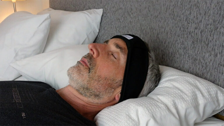 man using sleep headphones