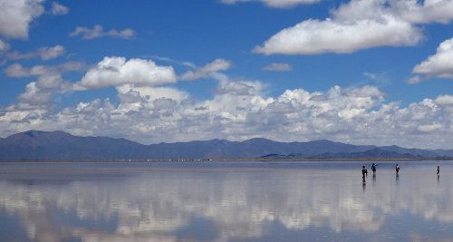 photo of passing white and grey clouds