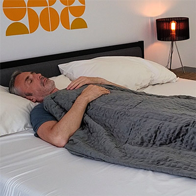 man using weighted blanket