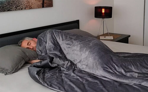 https://www.nosleeplessnights.com/wp-content/uploads/2020/08/luxome-weighted-blanket-review-1-500x312.jpg