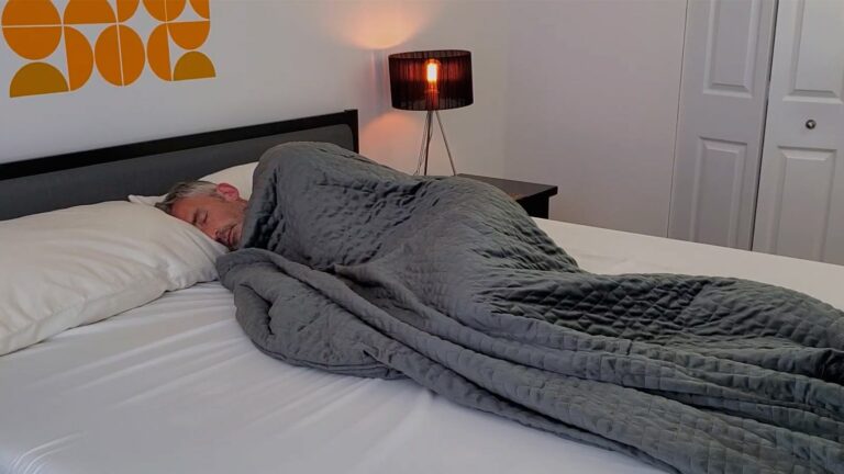 Gravity weighted blanket