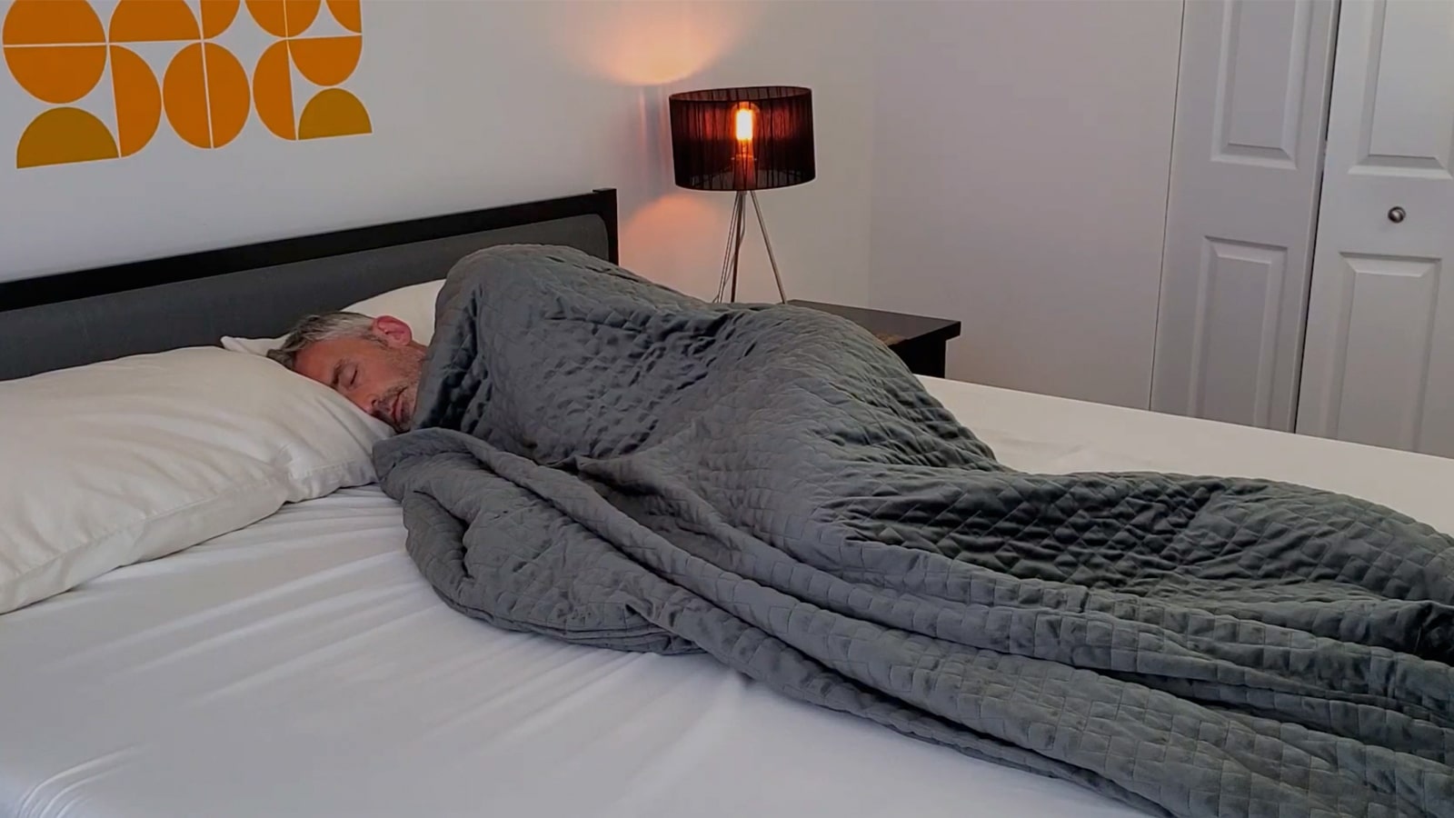 Gravity weighted blanket