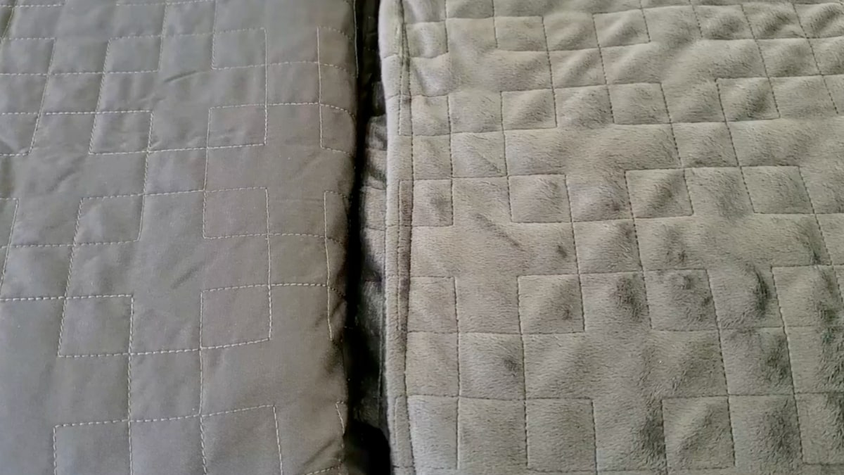 close up photo of the microfleece and cooling covers of the Gravity blanket