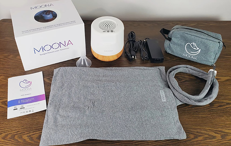 photo of the box and all the parts of the moona pillow pad