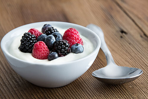 yoghurt and berries