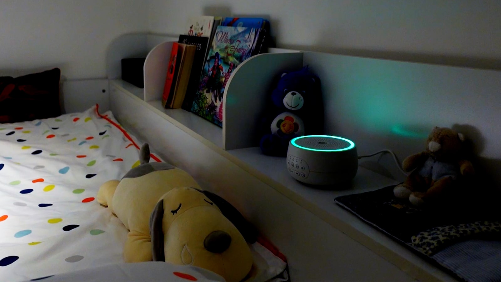 Yogasleep Dreamcenter nightlight on a blue setting