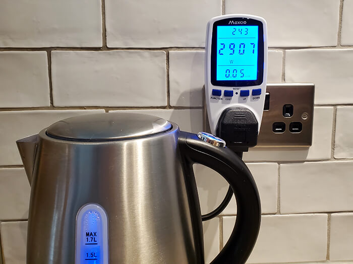 photo of a power meter being used with a kettle