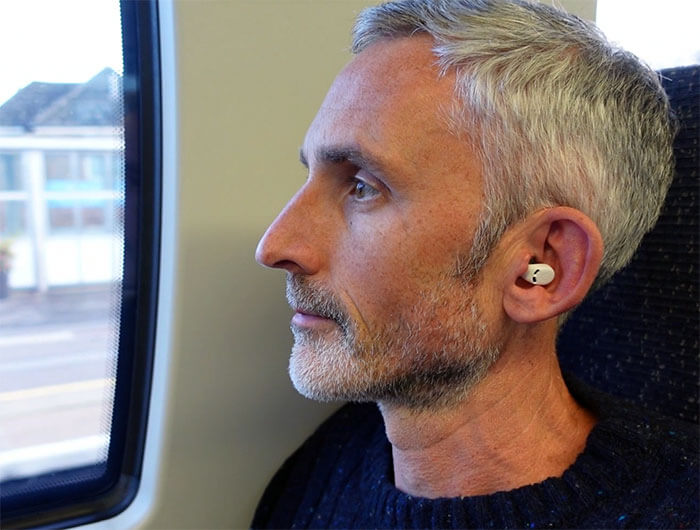 Man wearing the QuietOn 3.1 on a train