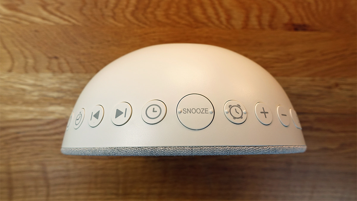 photo of the buttons on top of the Dreamegg Sunrise 1 wake-up light
