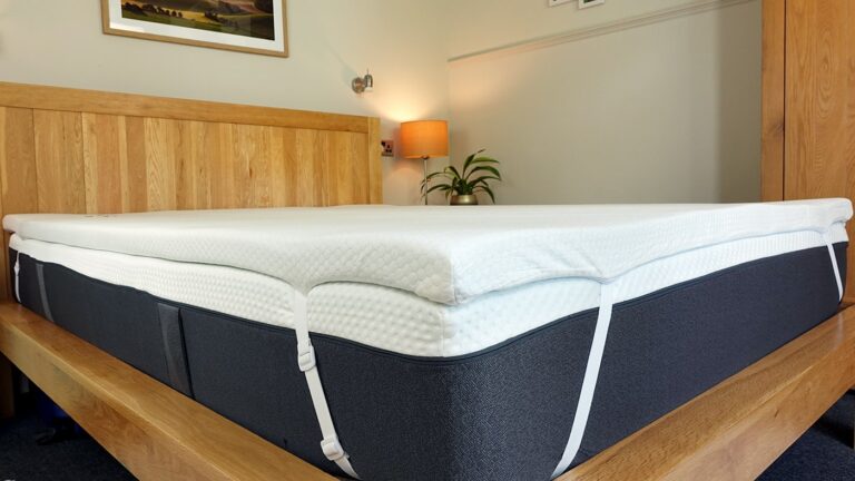 Panda mattress topper side angle